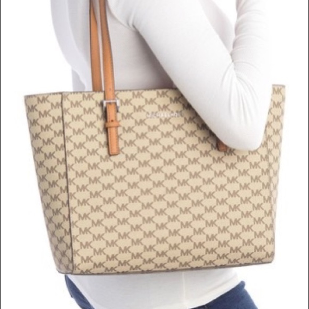 Micheal Kors Jet Set tote